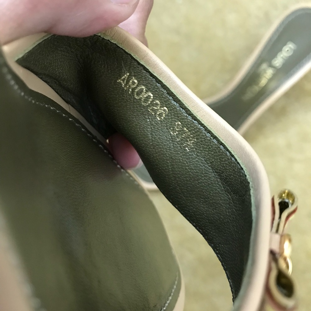 ❌SOLD❌Authentic Louis Vuitton denim kitten heels - Picture 6 of 8